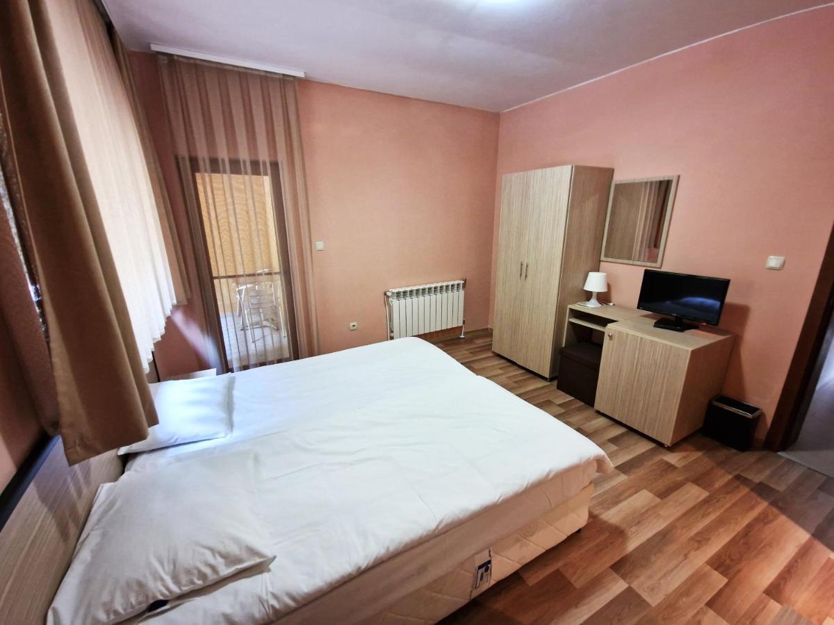 Ивелия Къща За Гости Dospat Bagian luar foto