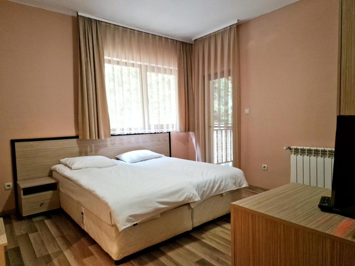 Ивелия Къща За Гости Dospat Bagian luar foto