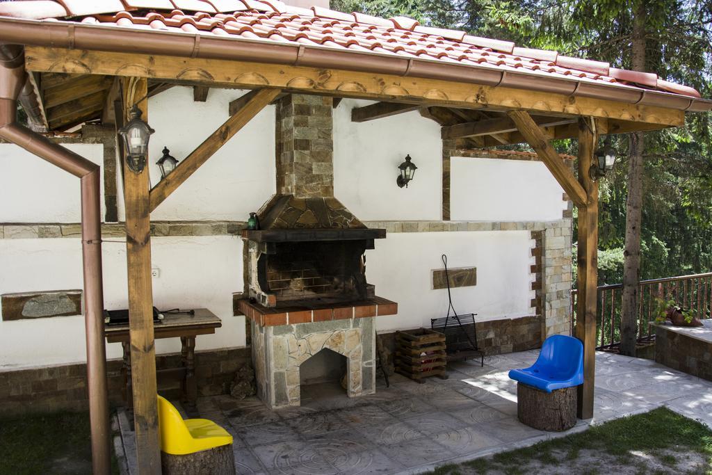 Ивелия Къща За Гости Dospat Bagian luar foto